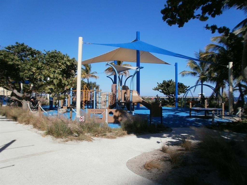 725 N Riverside Dr 301