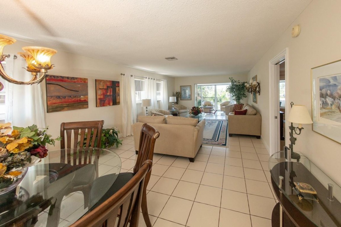 725 N Riverside Dr 301