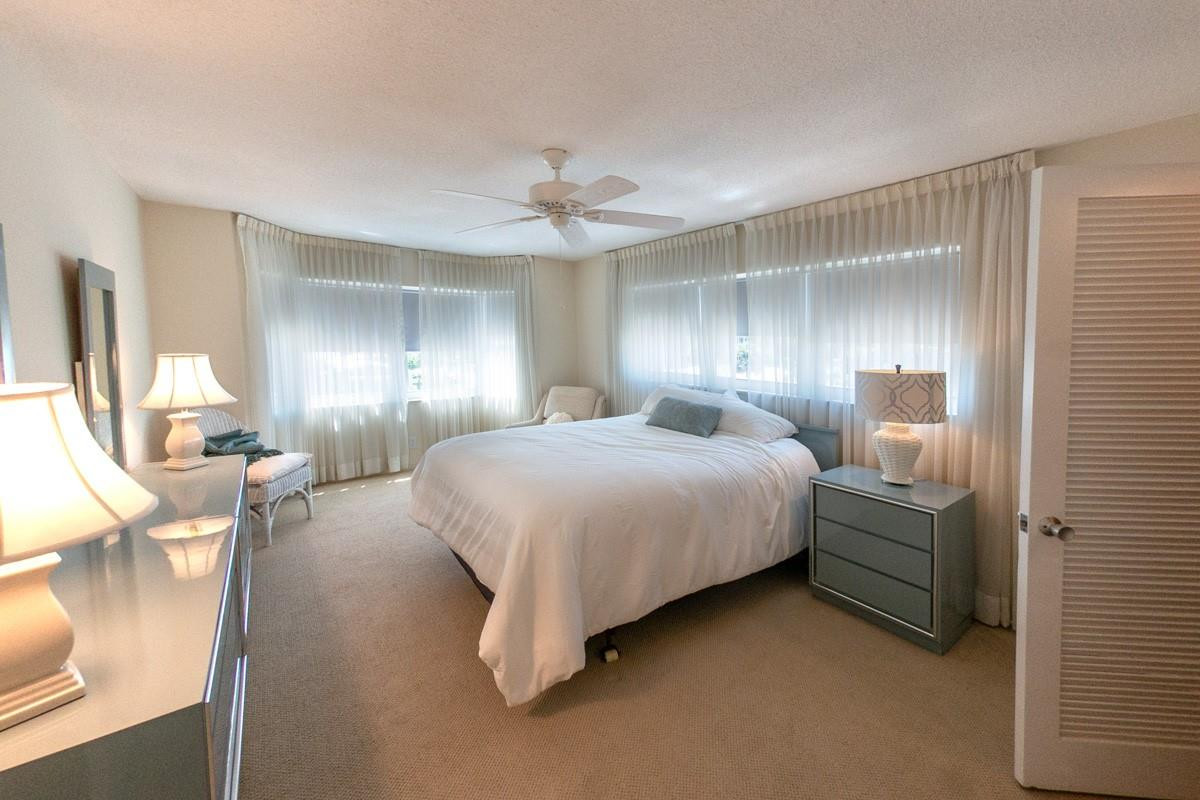 725 N Riverside Dr 301