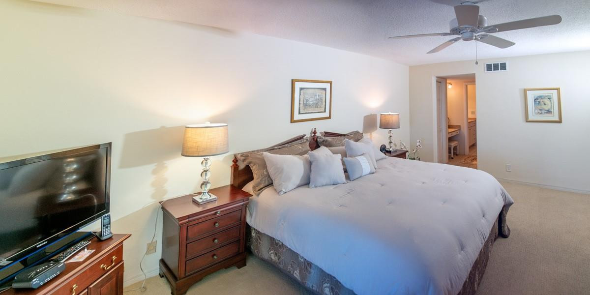 725 N Riverside Dr 301