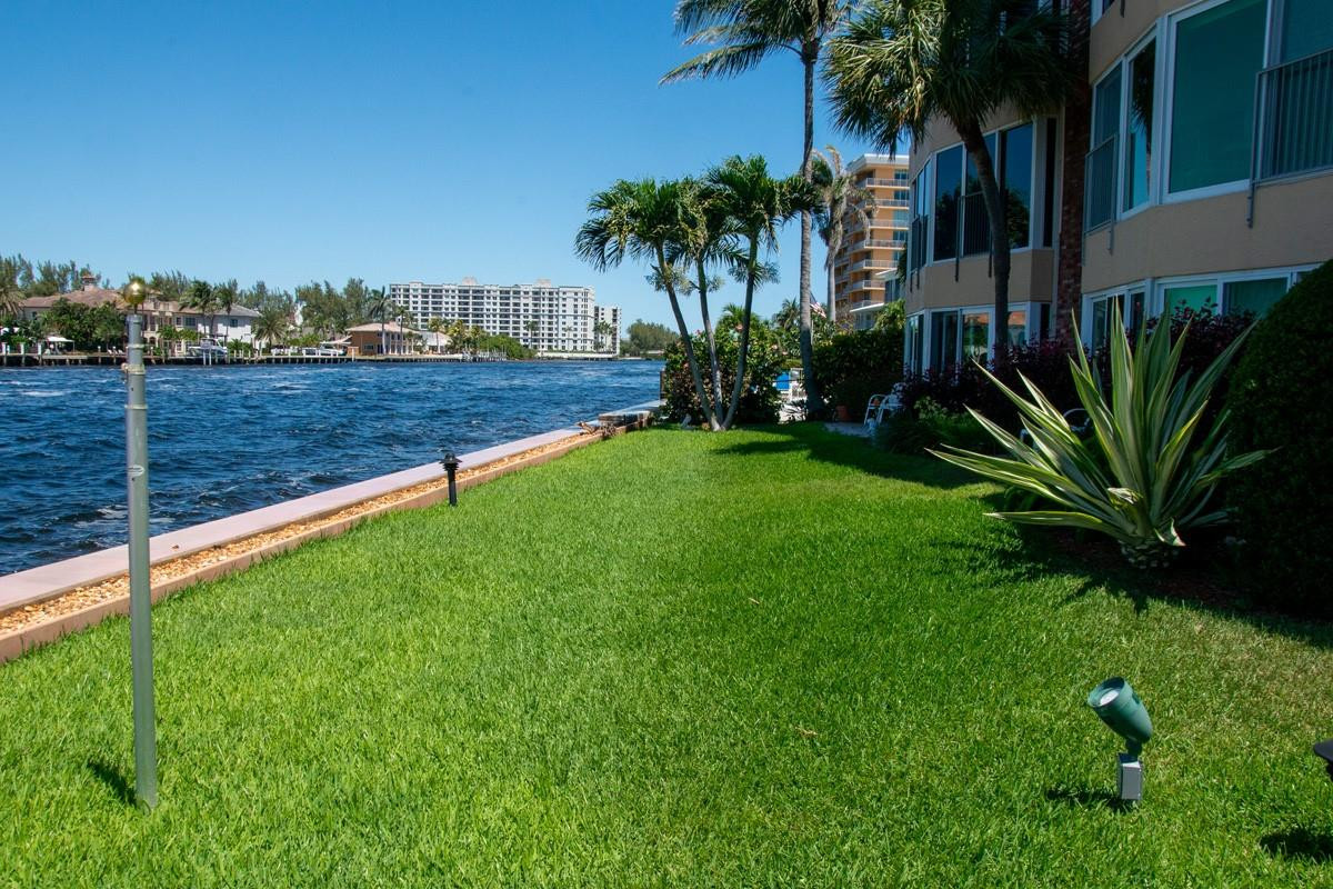 725 N Riverside Dr 301