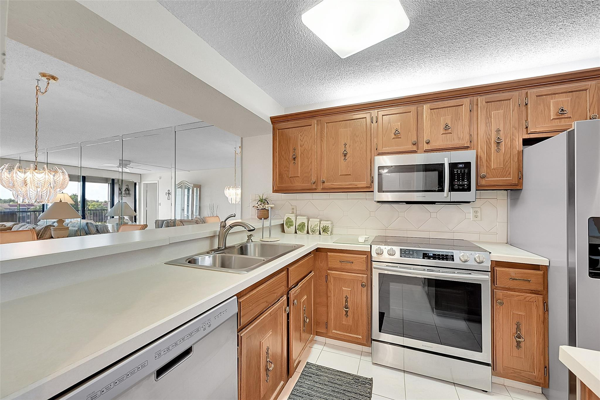 6547 Coral Lake Dr 411
