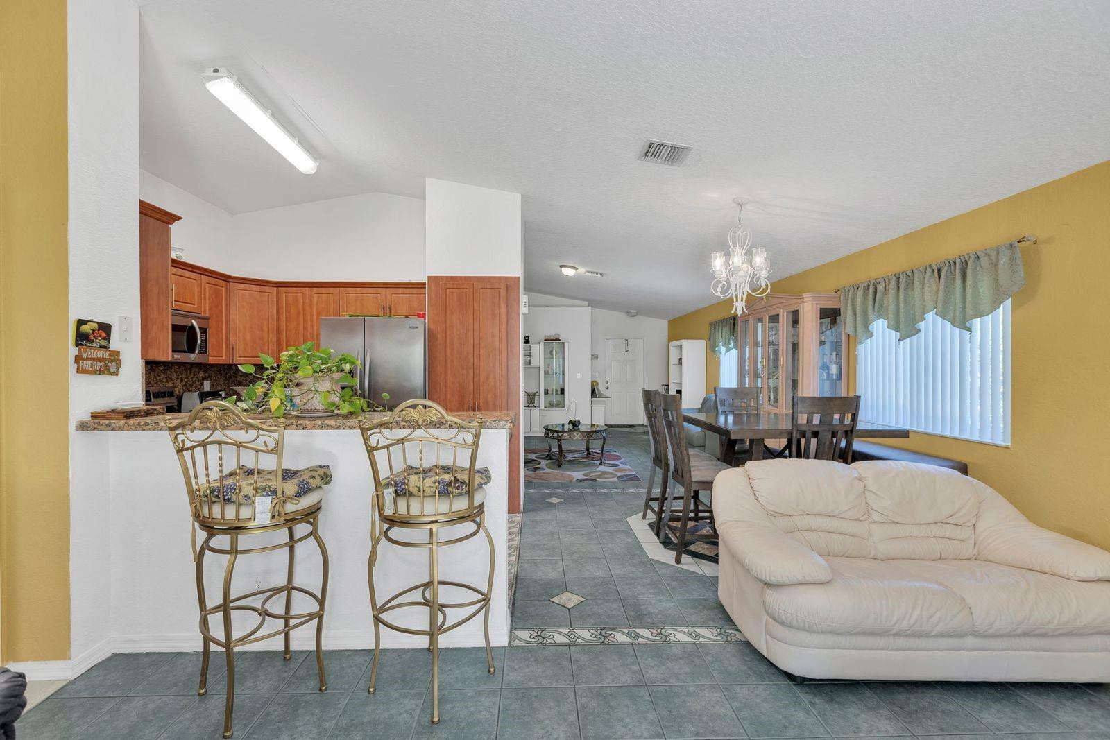 1218 SW 46th Ave