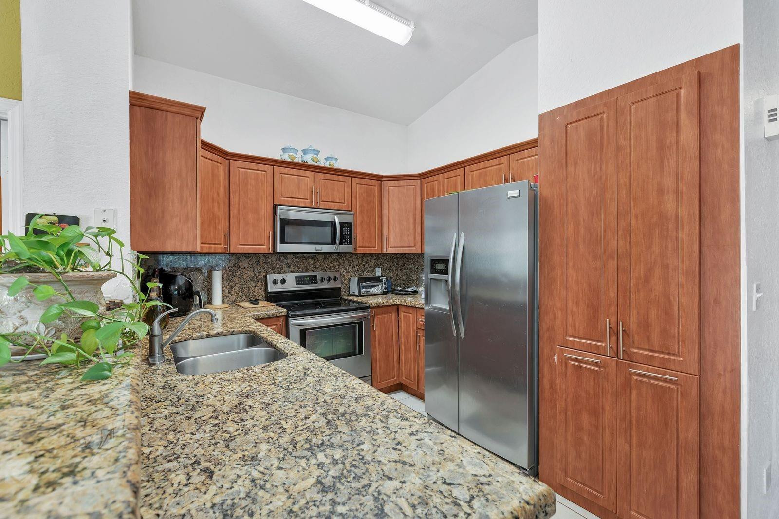 1218 SW 46th Ave
