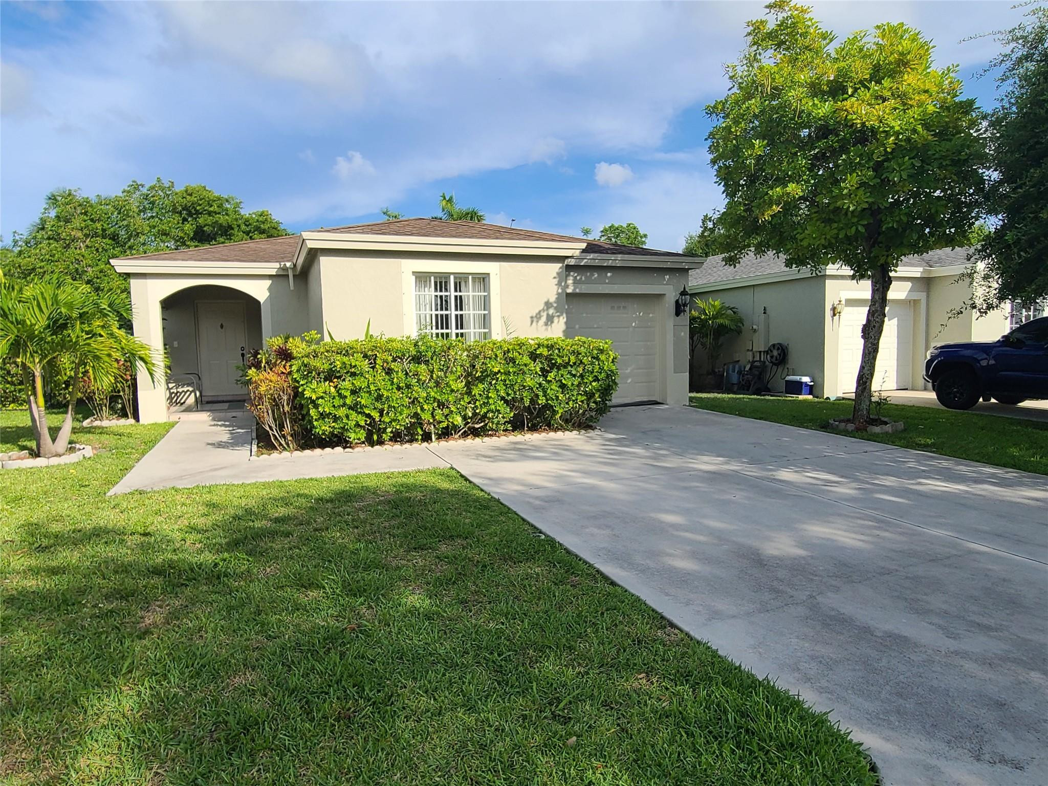 1218 SW 46th Ave