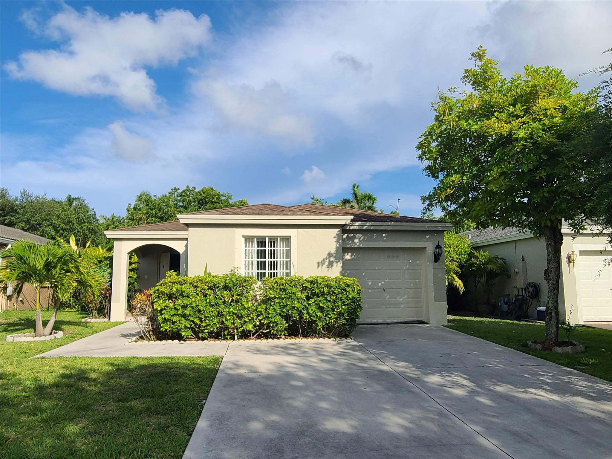 1218 SW 46th Ave