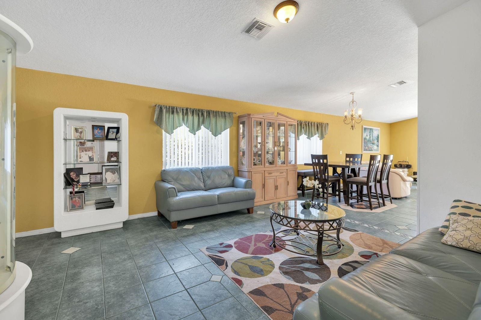 1218 SW 46th Ave