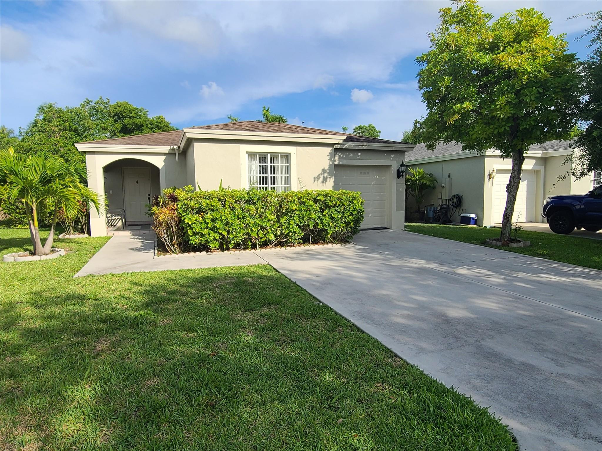 1218 SW 46th Ave