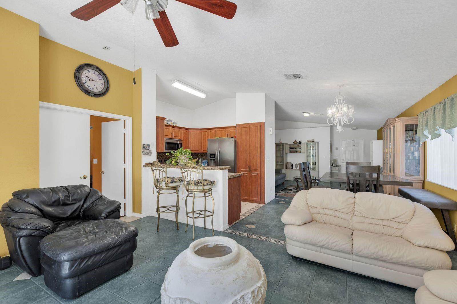 1218 SW 46th Ave
