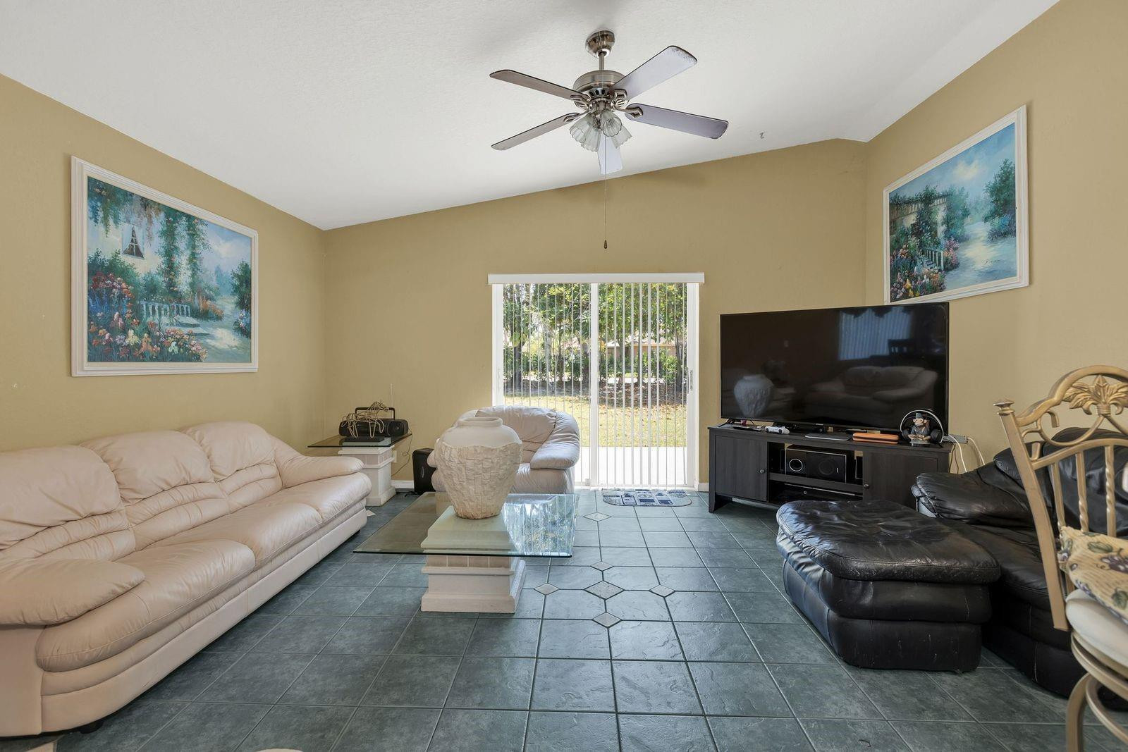 1218 SW 46th Ave