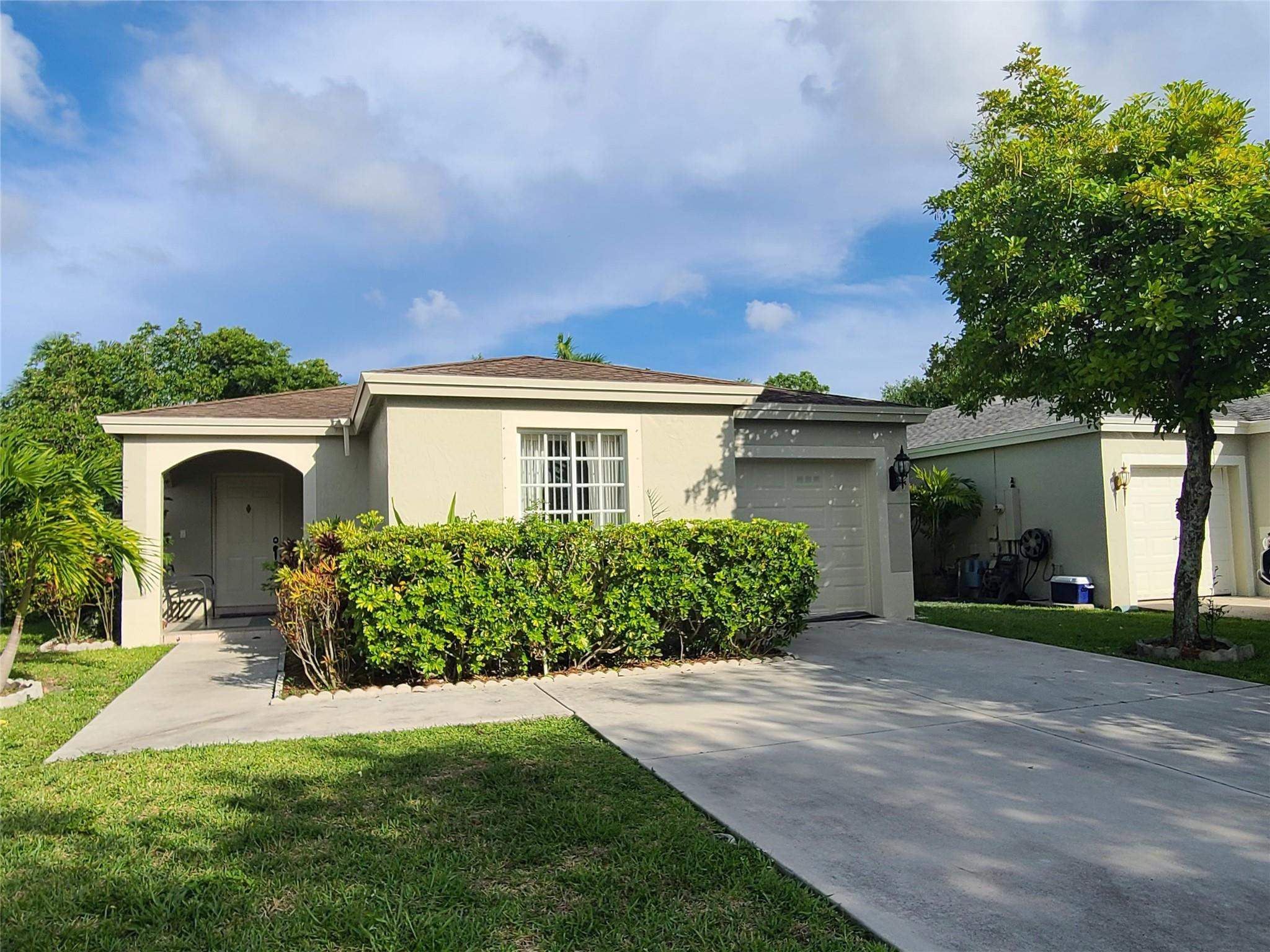 1218 SW 46th Ave