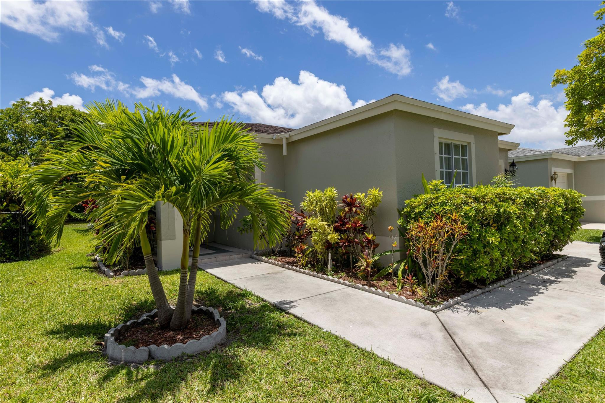 1218 SW 46th Ave