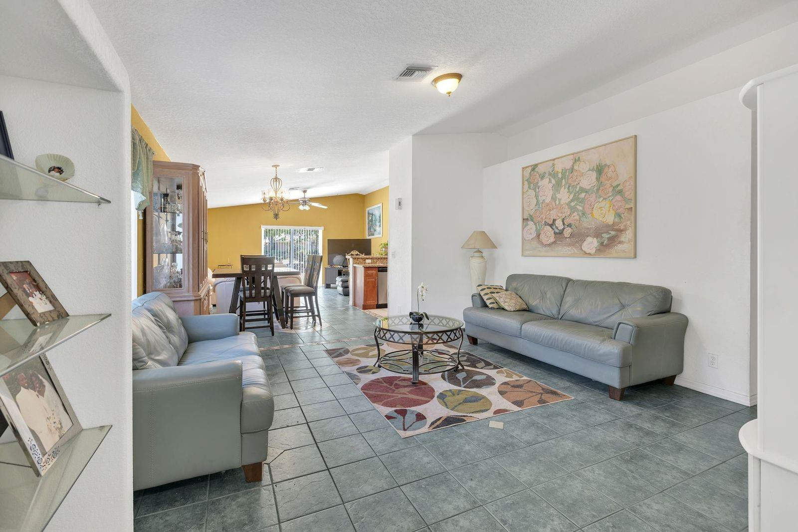 1218 SW 46th Ave