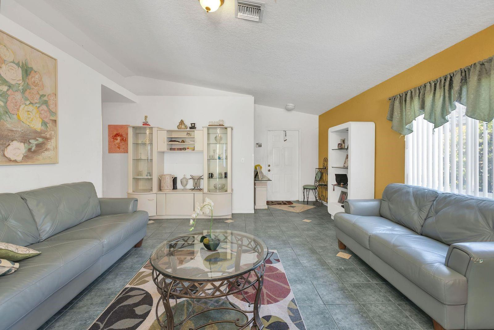 1218 SW 46th Ave