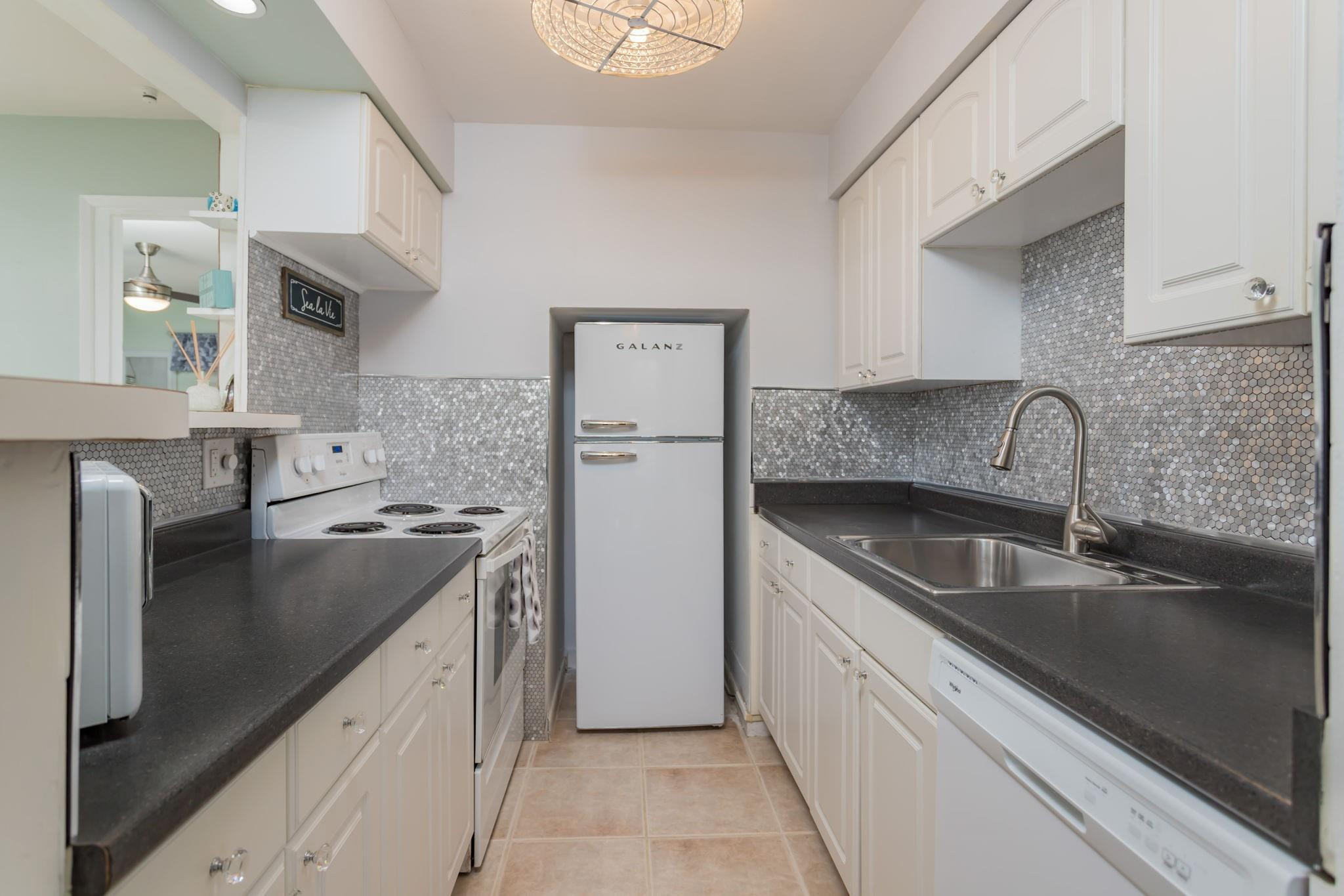 3230 NE 13th St 202