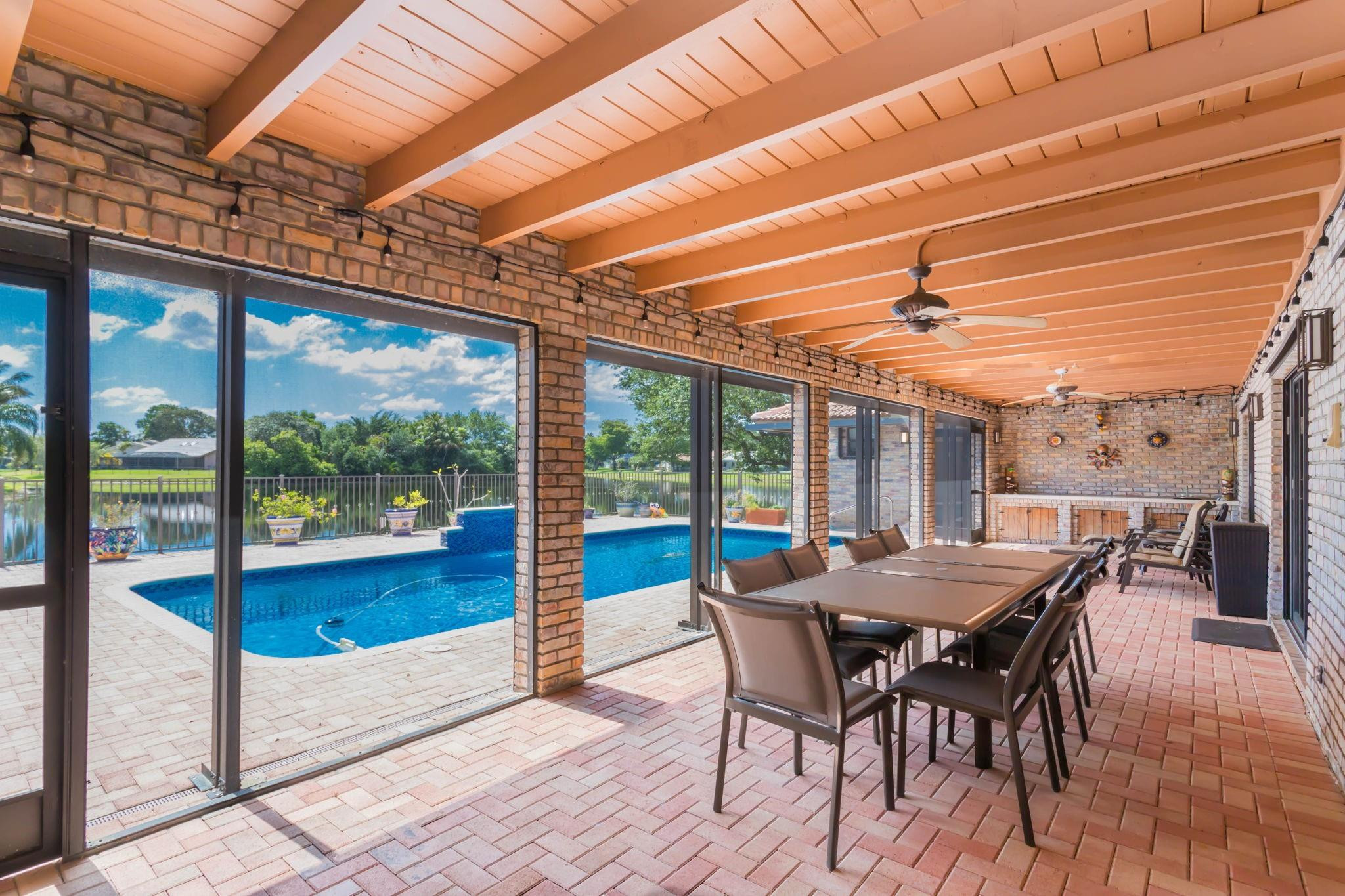 305 NW 111th Ave