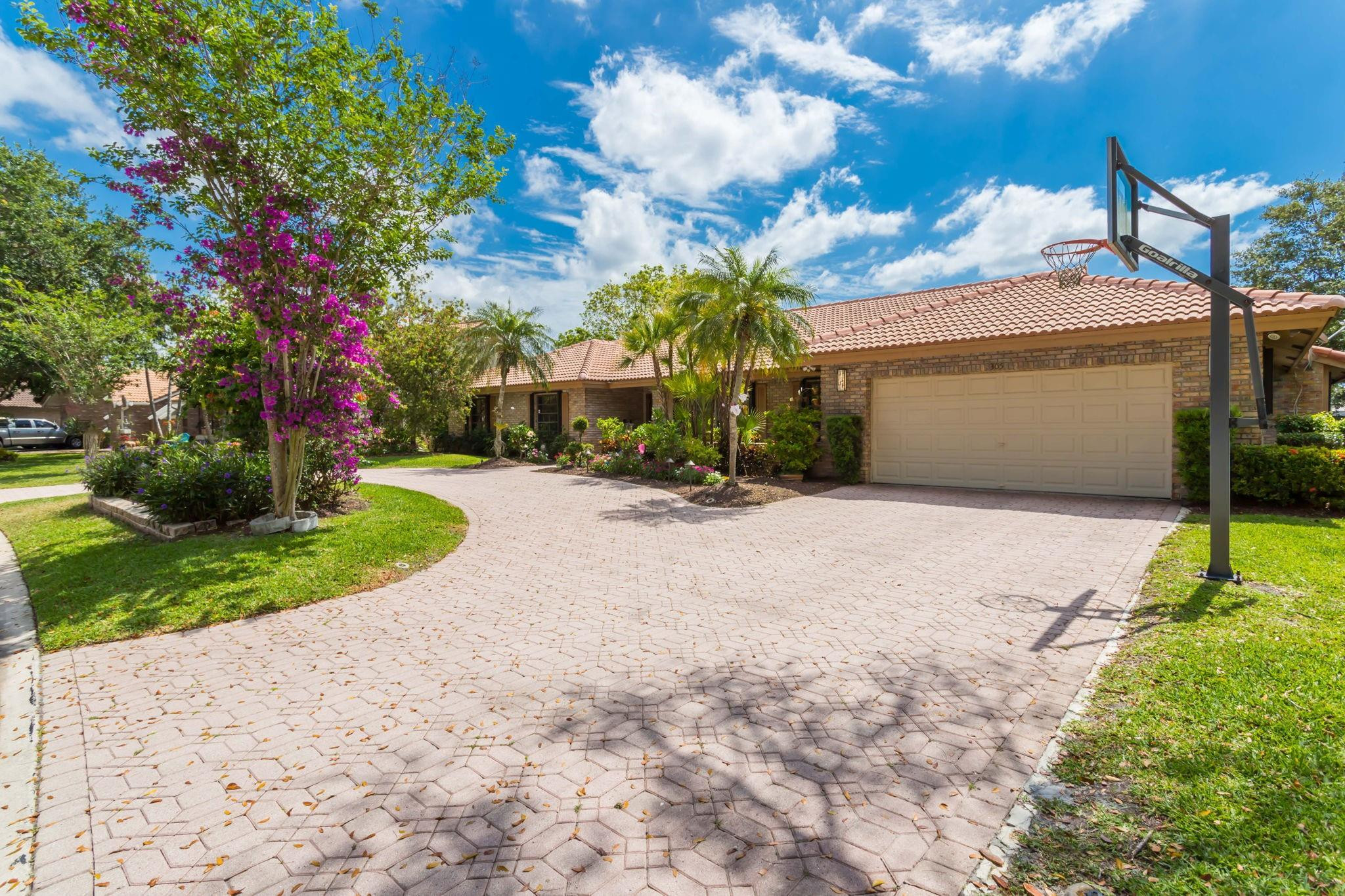 305 NW 111th Ave