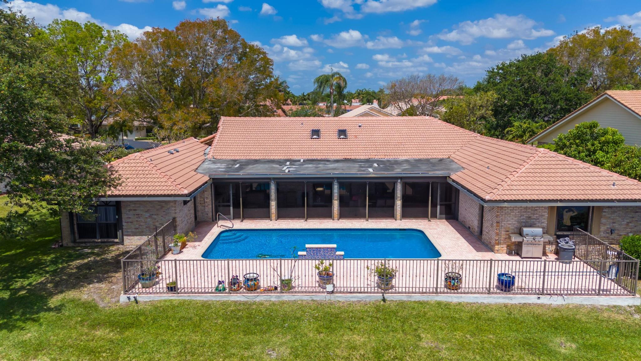 305 NW 111th Ave