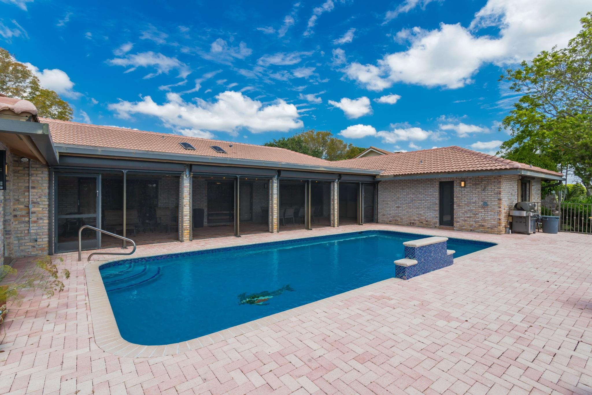 305 NW 111th Ave
