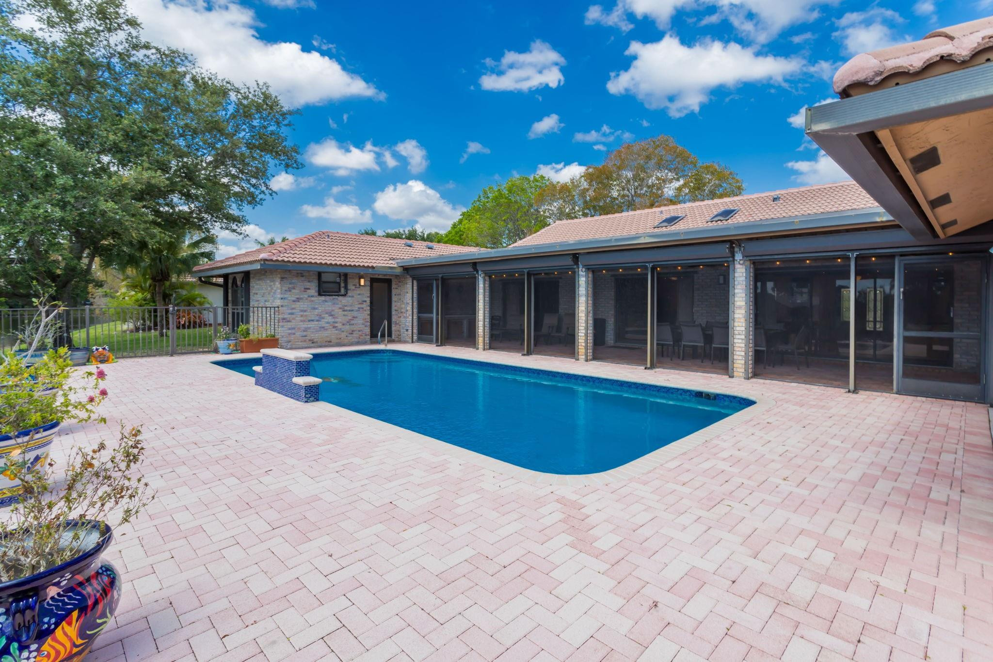 305 NW 111th Ave