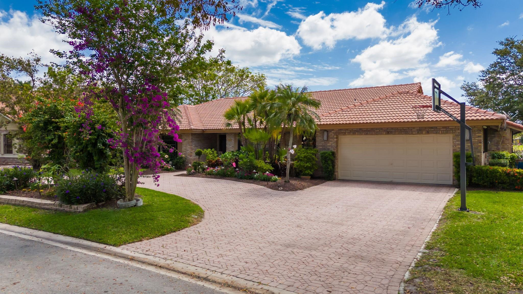 305 NW 111th Ave