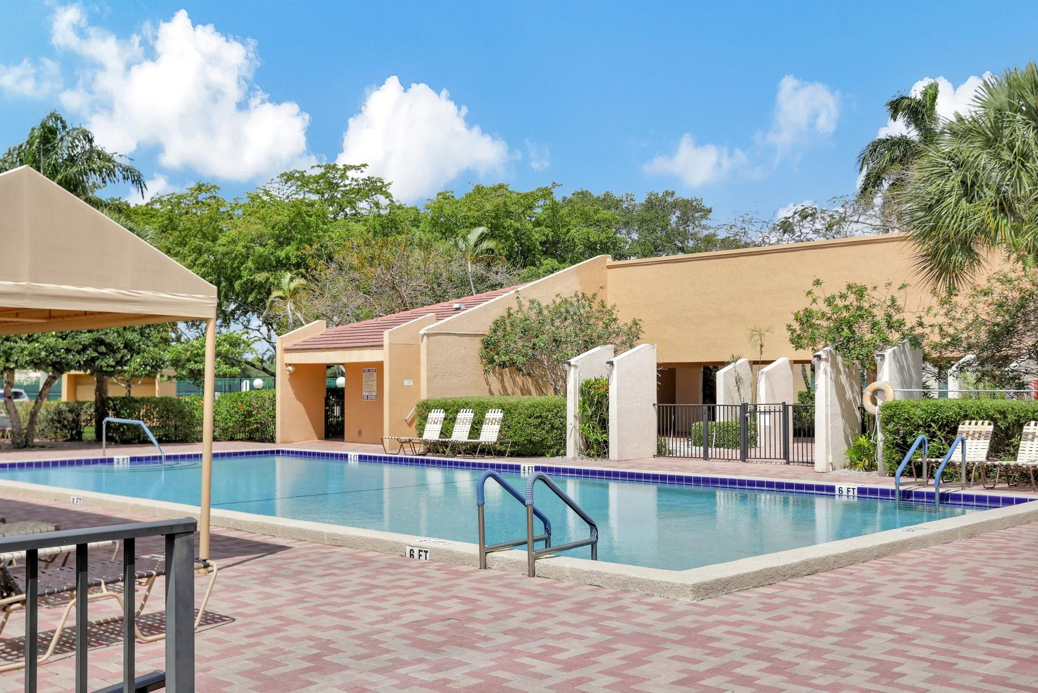 5618 Coral Lake Dr 206