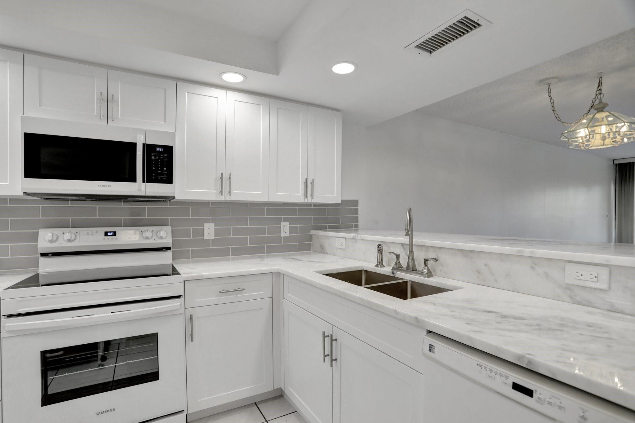 5618 Coral Lake Dr 206