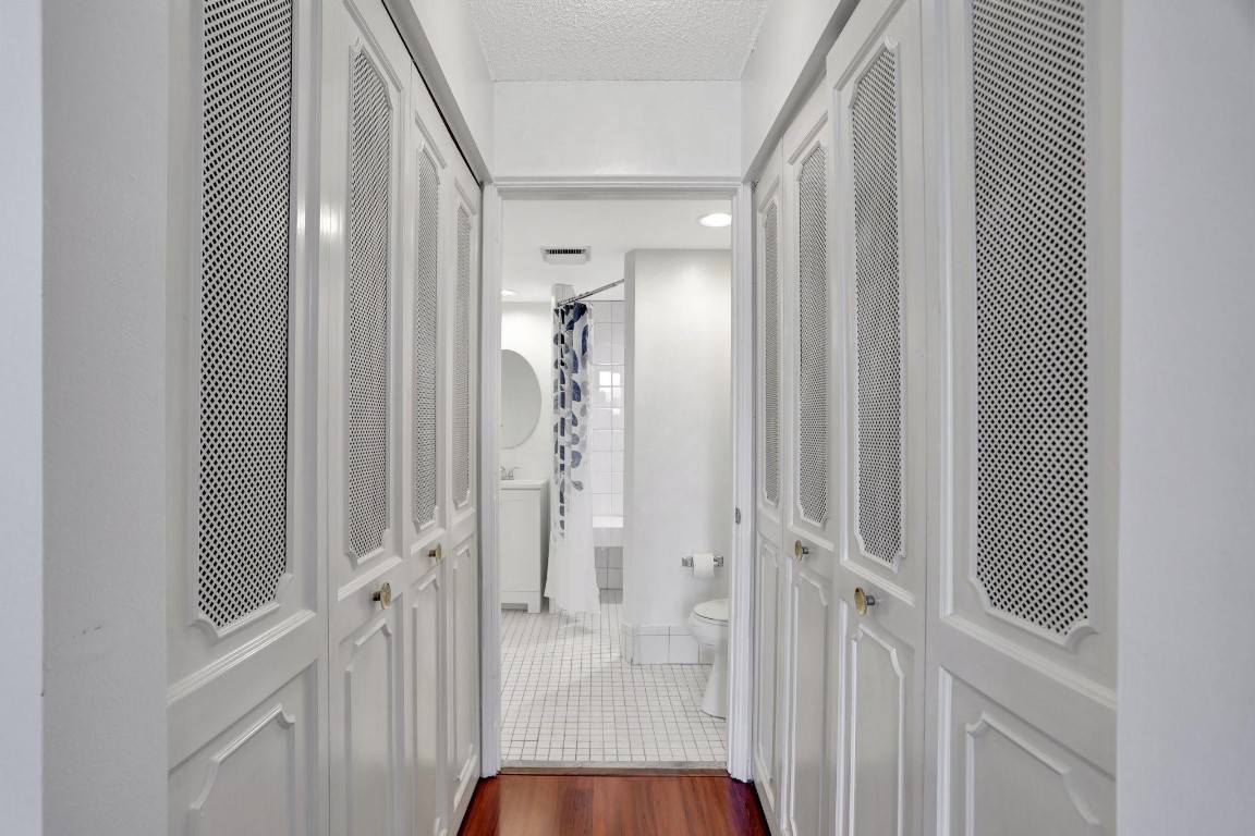 5618 Coral Lake Dr 206