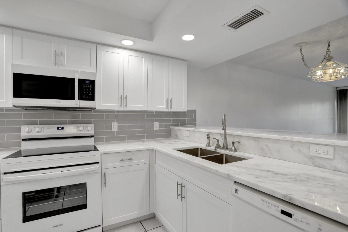 5618 Coral Lake Dr 206