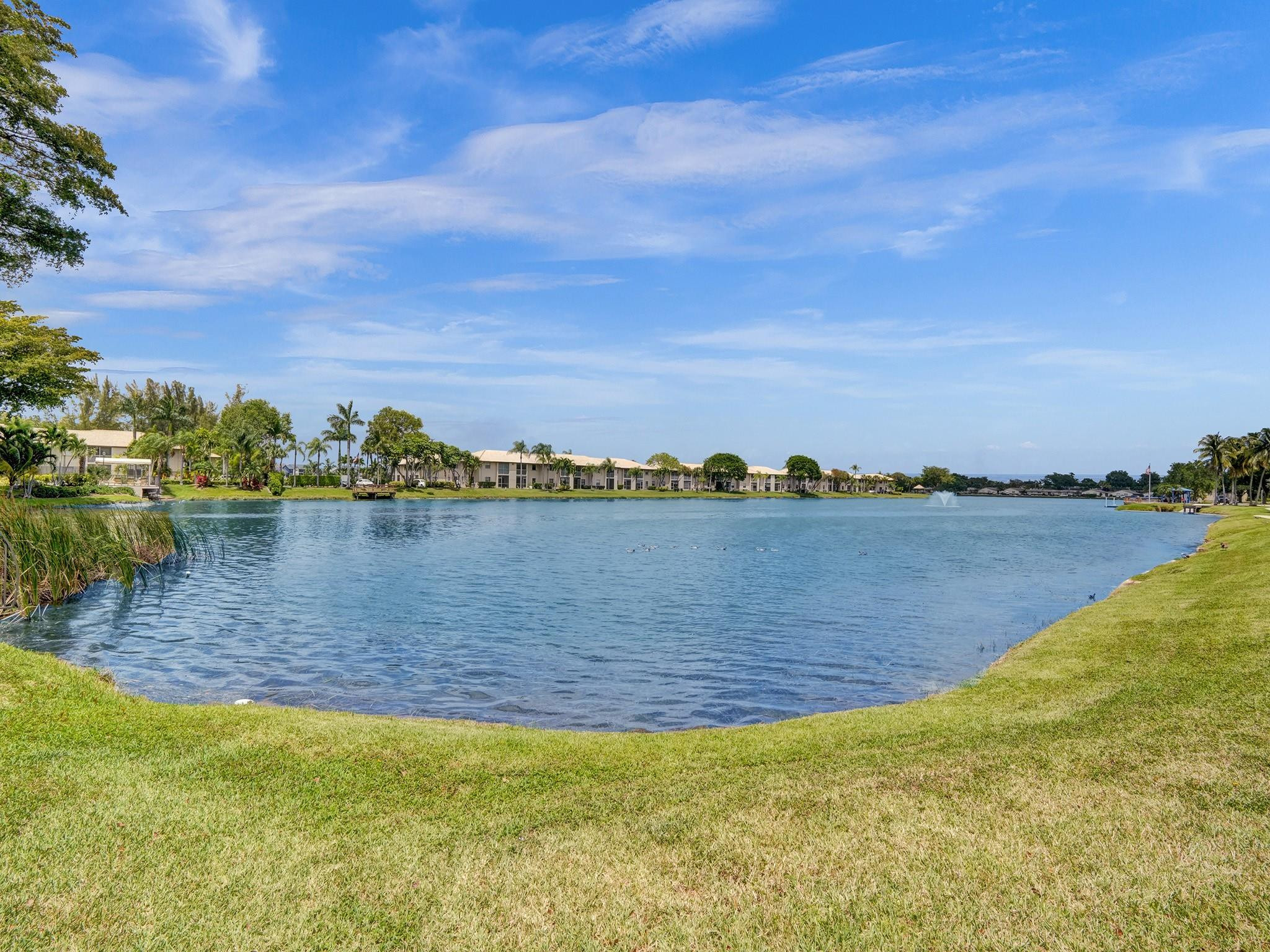 5571 Lakeside Dr 101