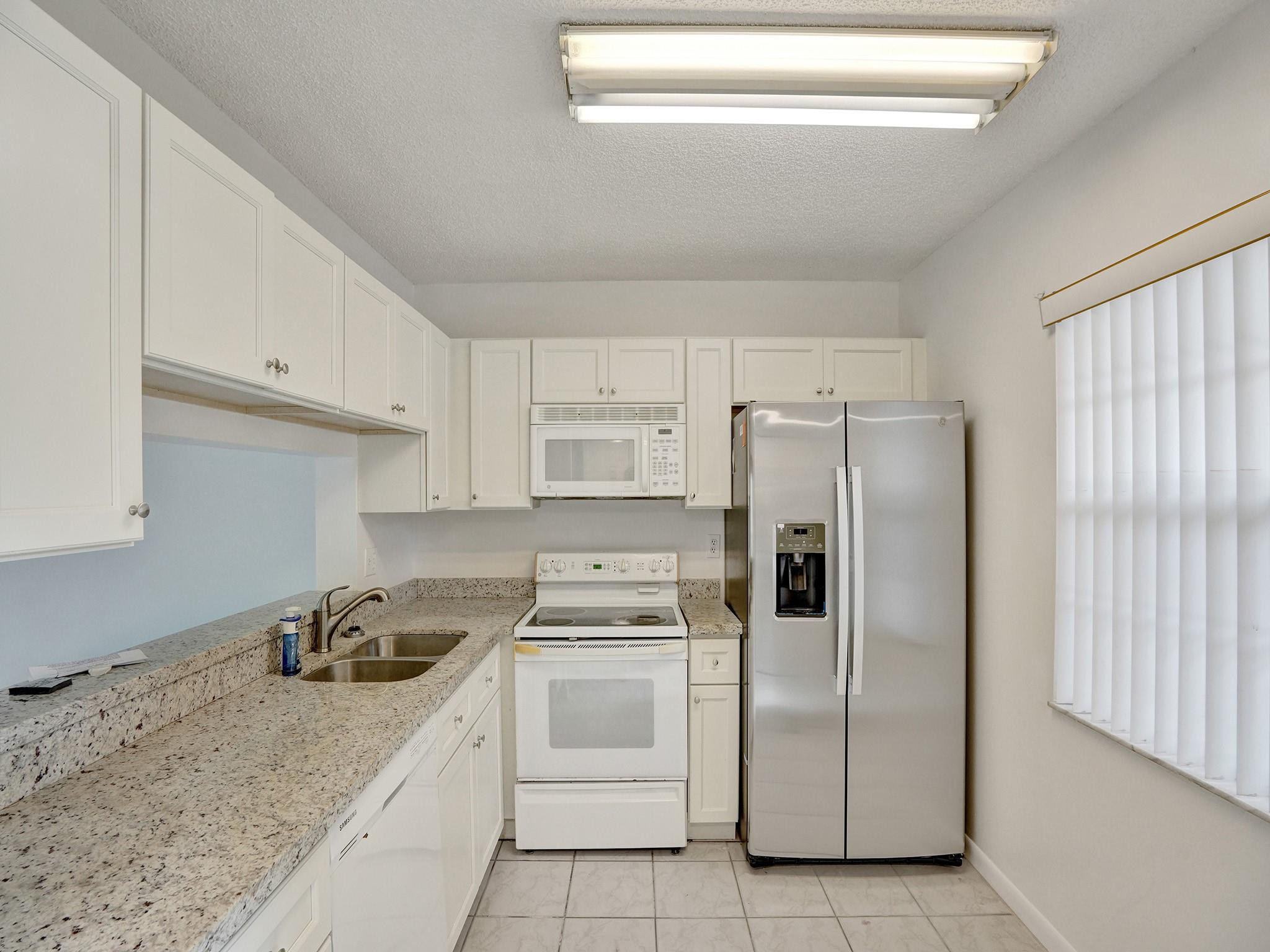 5571 Lakeside Dr 101