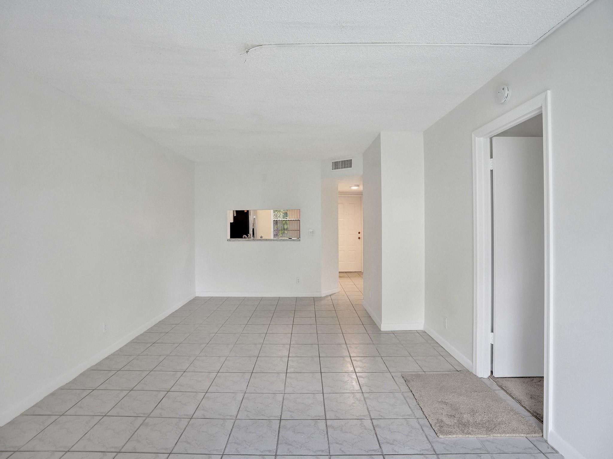 5571 Lakeside Dr 101