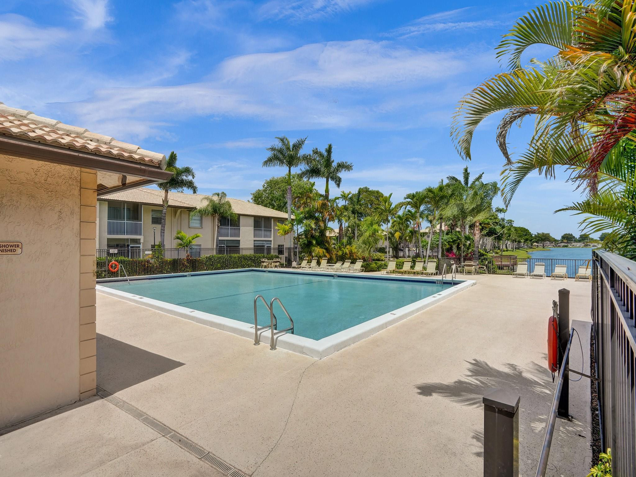 5571 Lakeside Dr 101