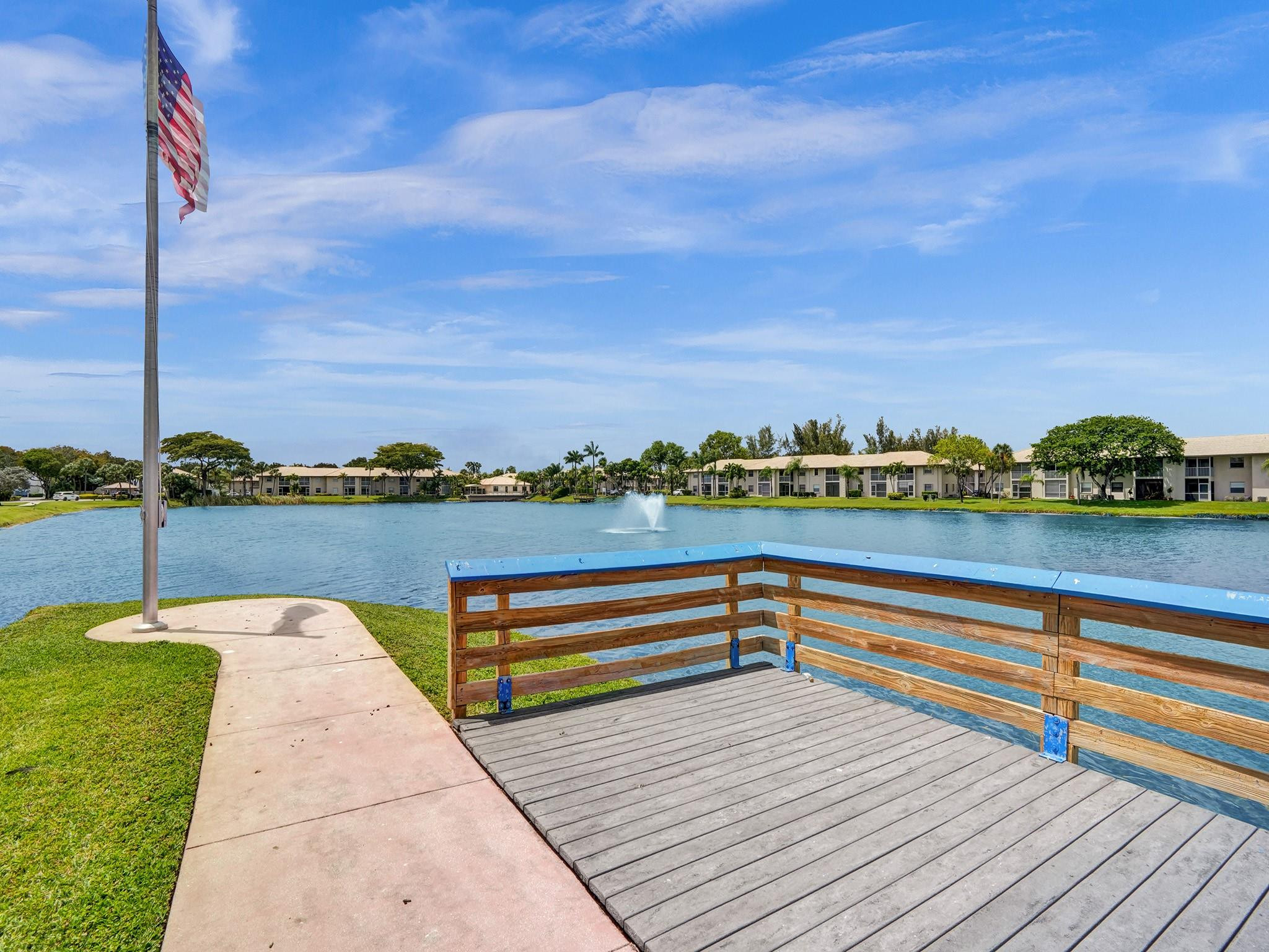 5571 Lakeside Dr 101