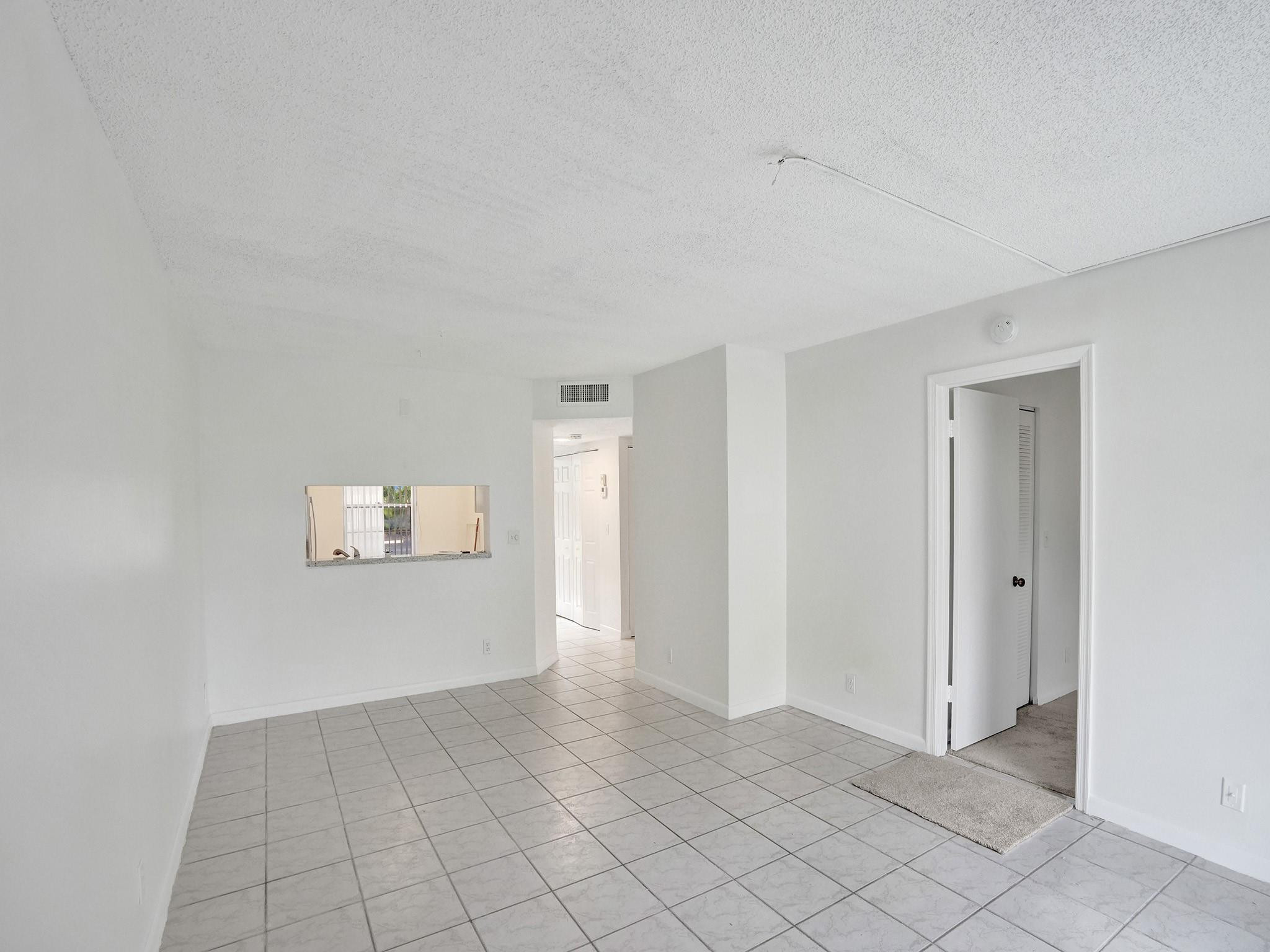 5571 Lakeside Dr 101