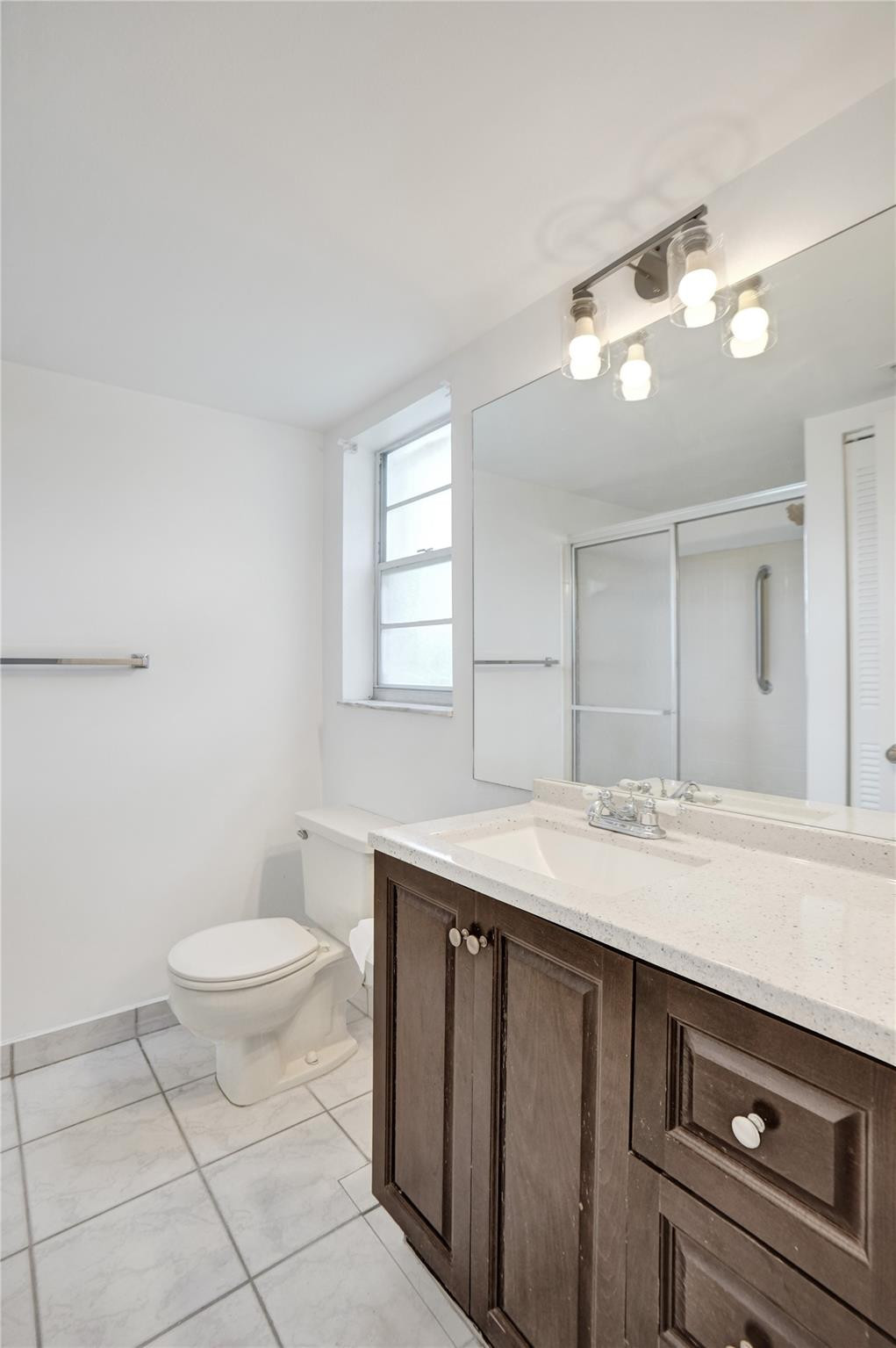 5571 Lakeside Dr 101