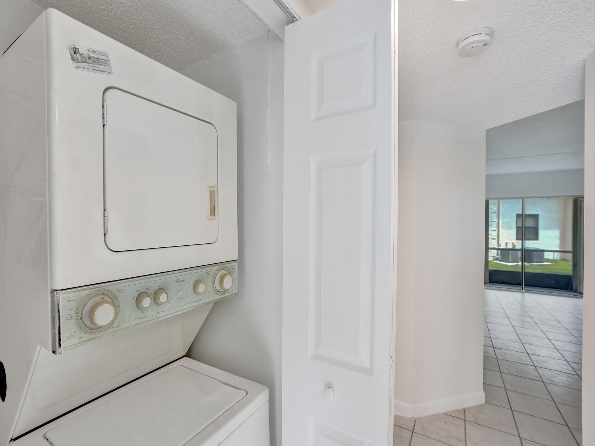 5571 Lakeside Dr 101