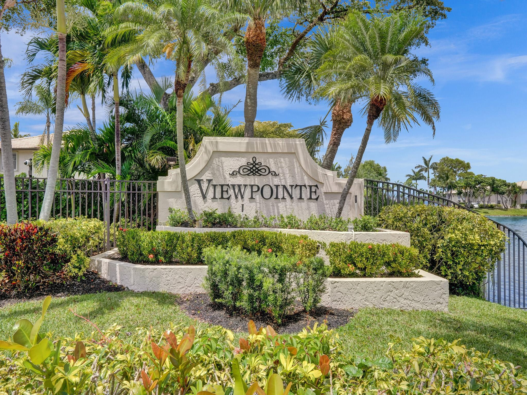 5571 Lakeside Dr 101