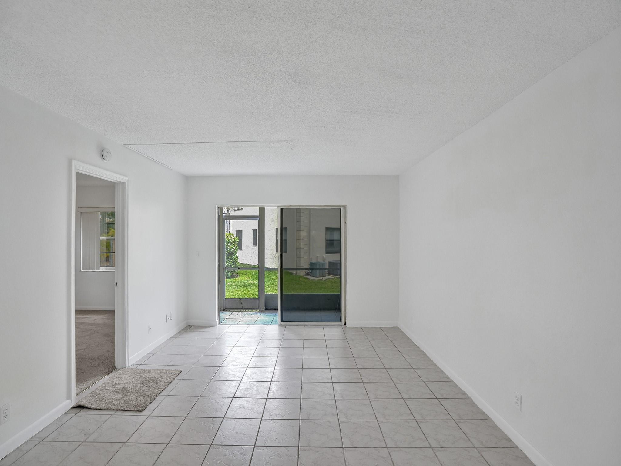 5571 Lakeside Dr 101