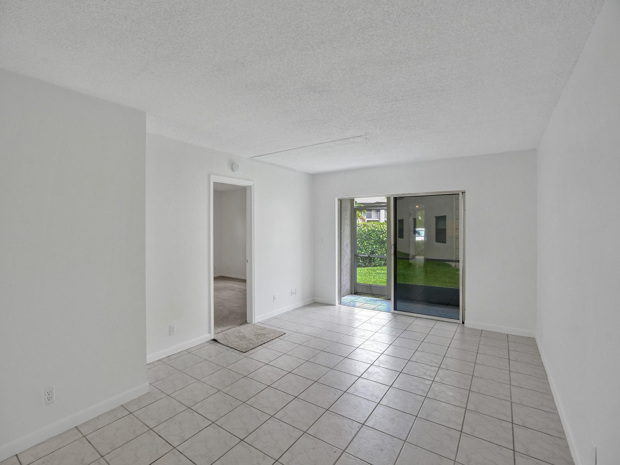 5571 Lakeside Dr 101