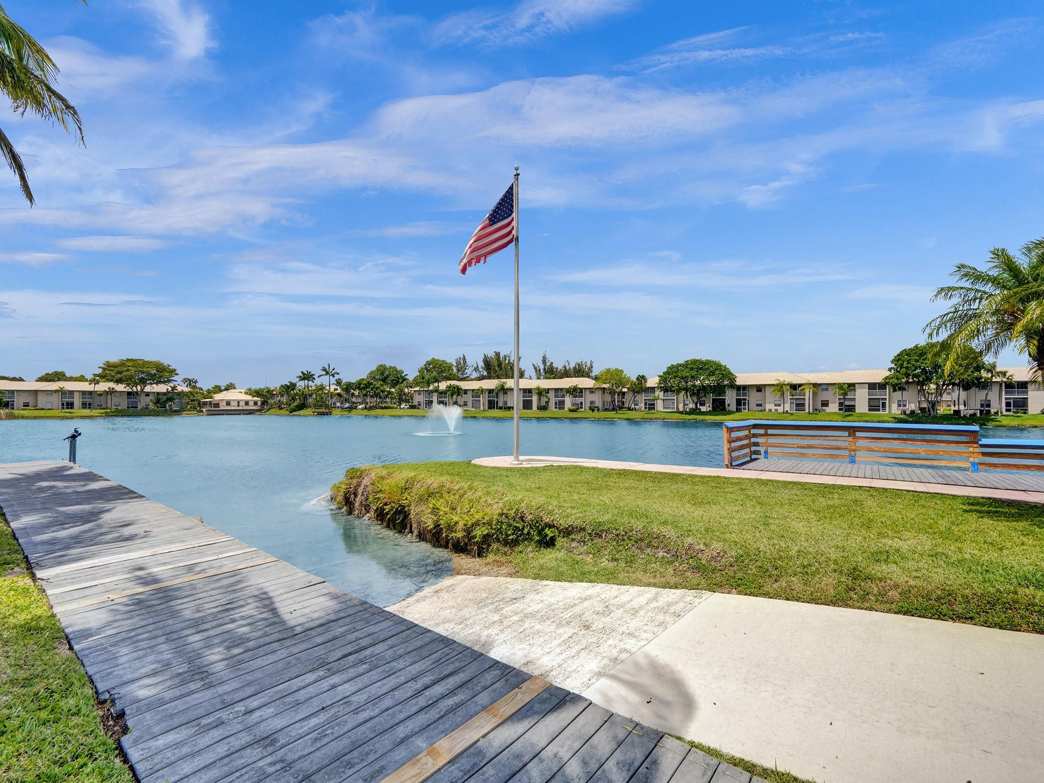 5571 Lakeside Dr 101