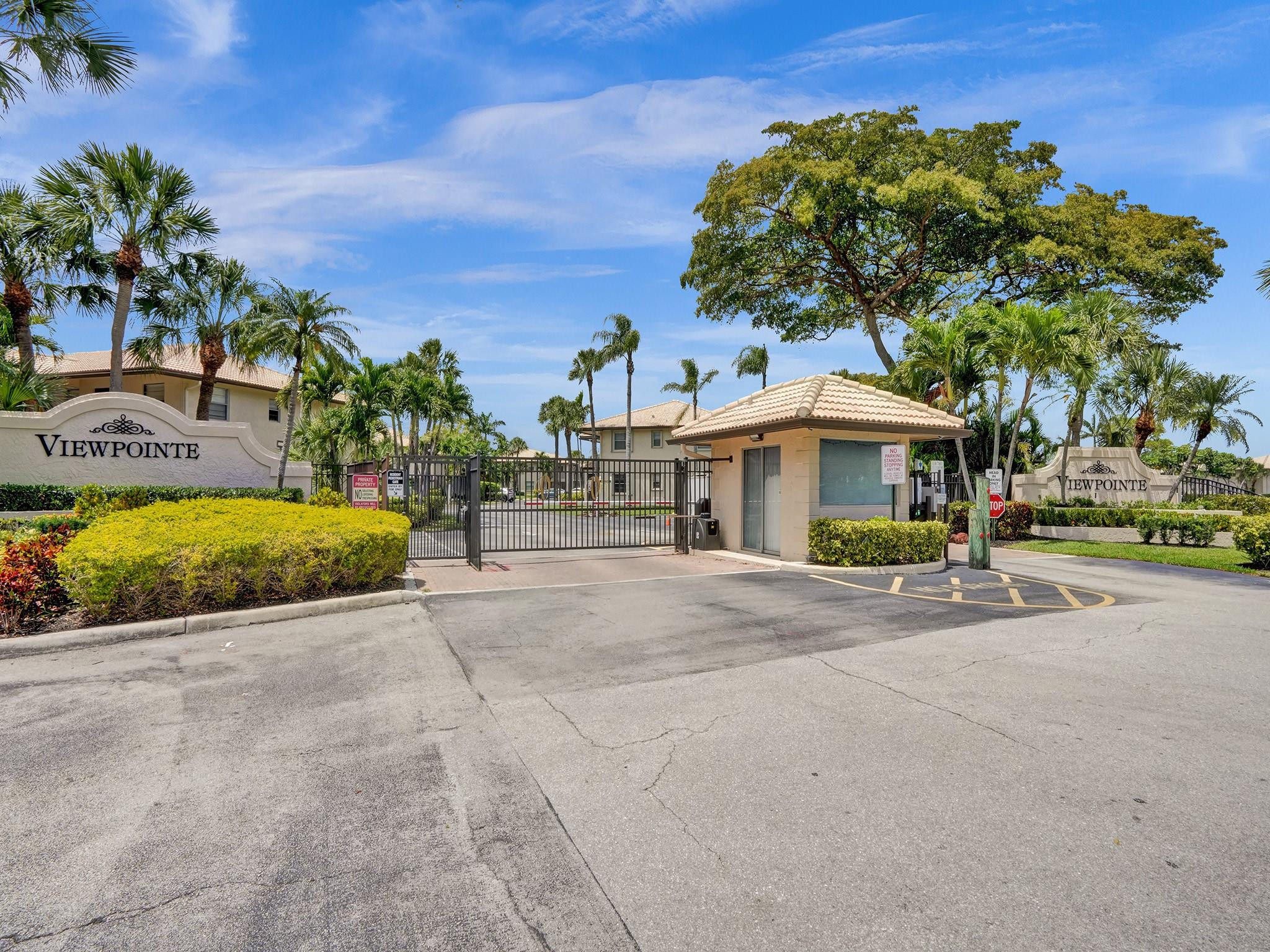 5571 Lakeside Dr 101