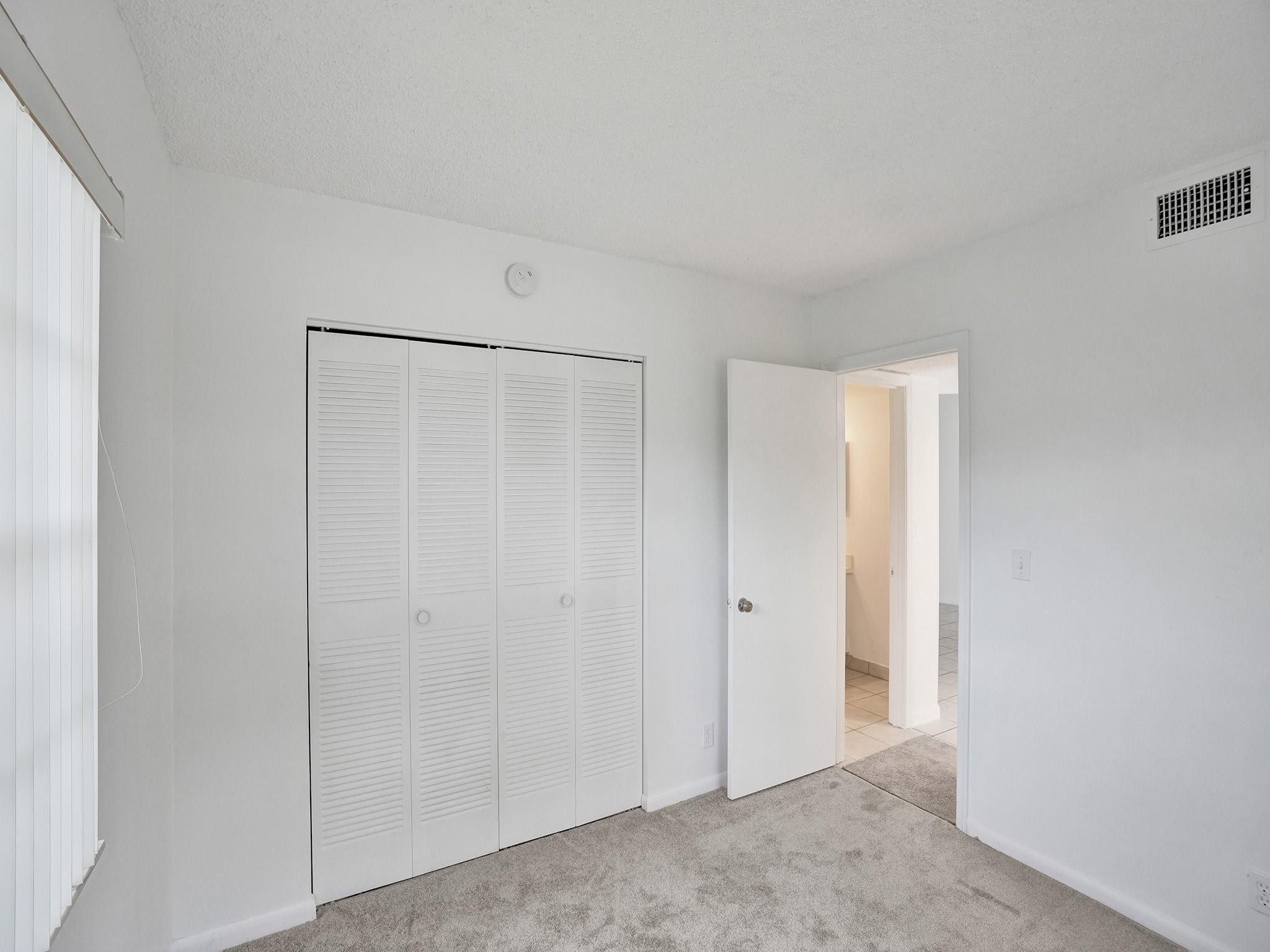 5571 Lakeside Dr 101