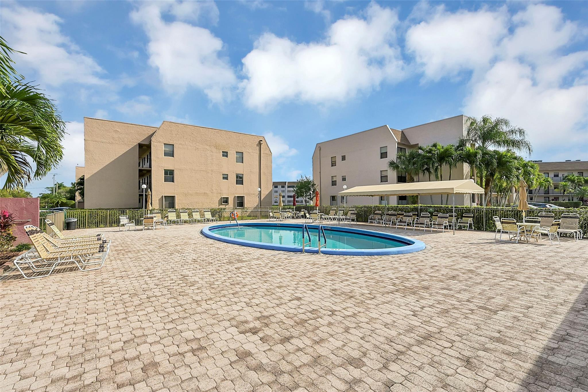 9541 Lakes Blvd 206