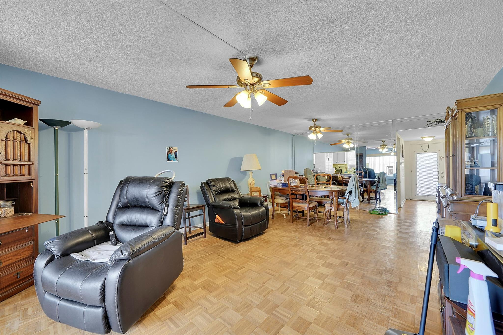 9541 Lakes Blvd 206