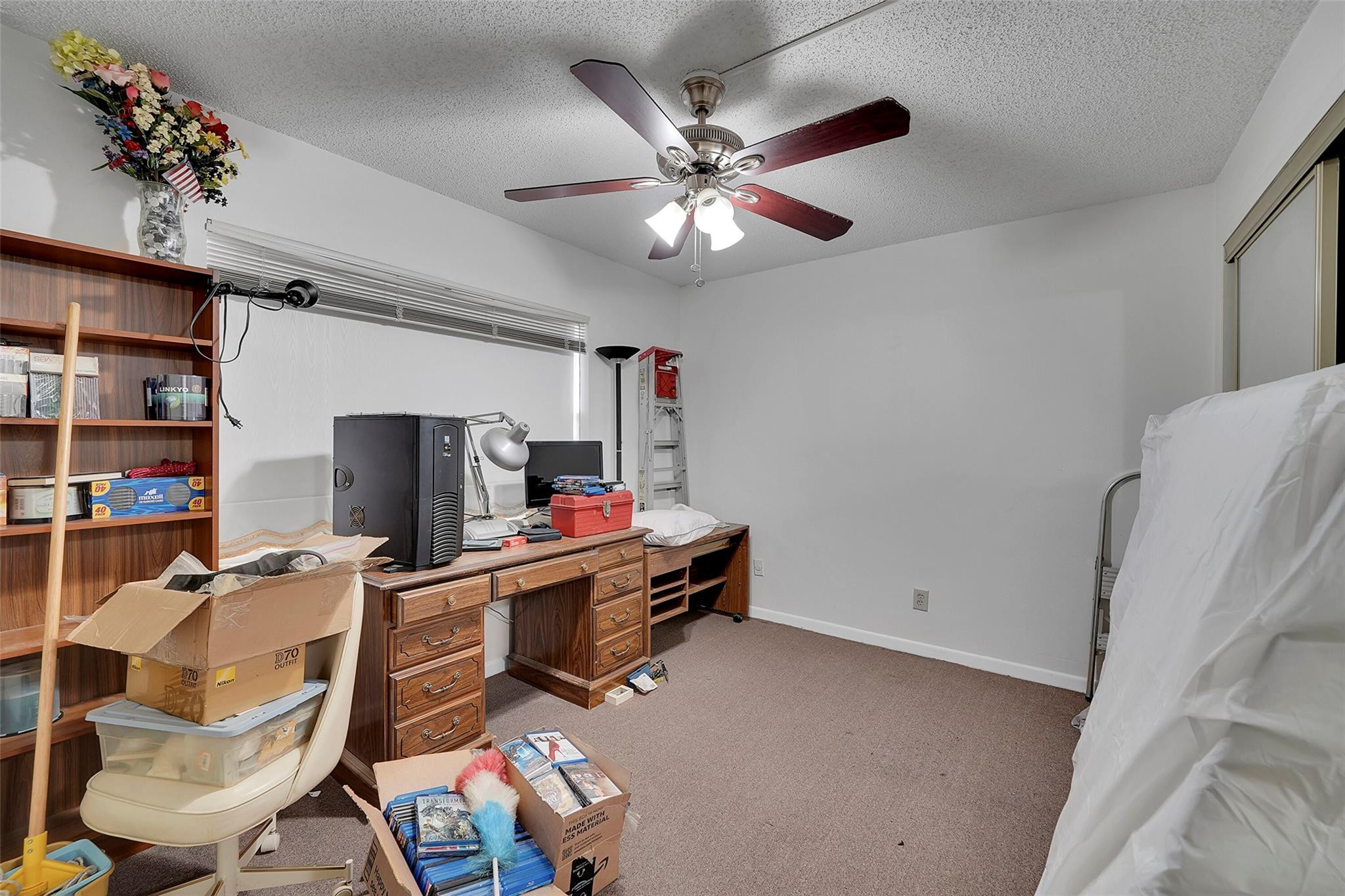 9541 Lakes Blvd 206
