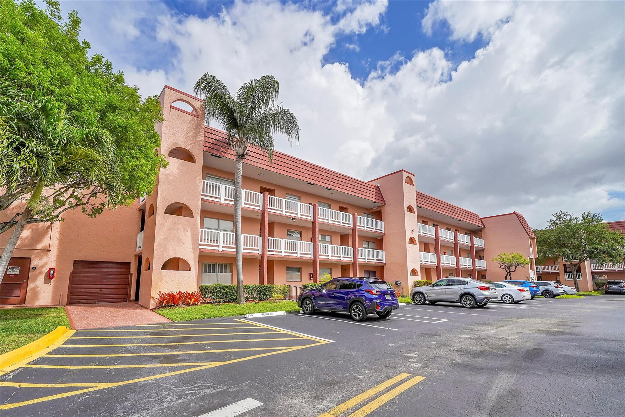 9541 Lakes Blvd 206