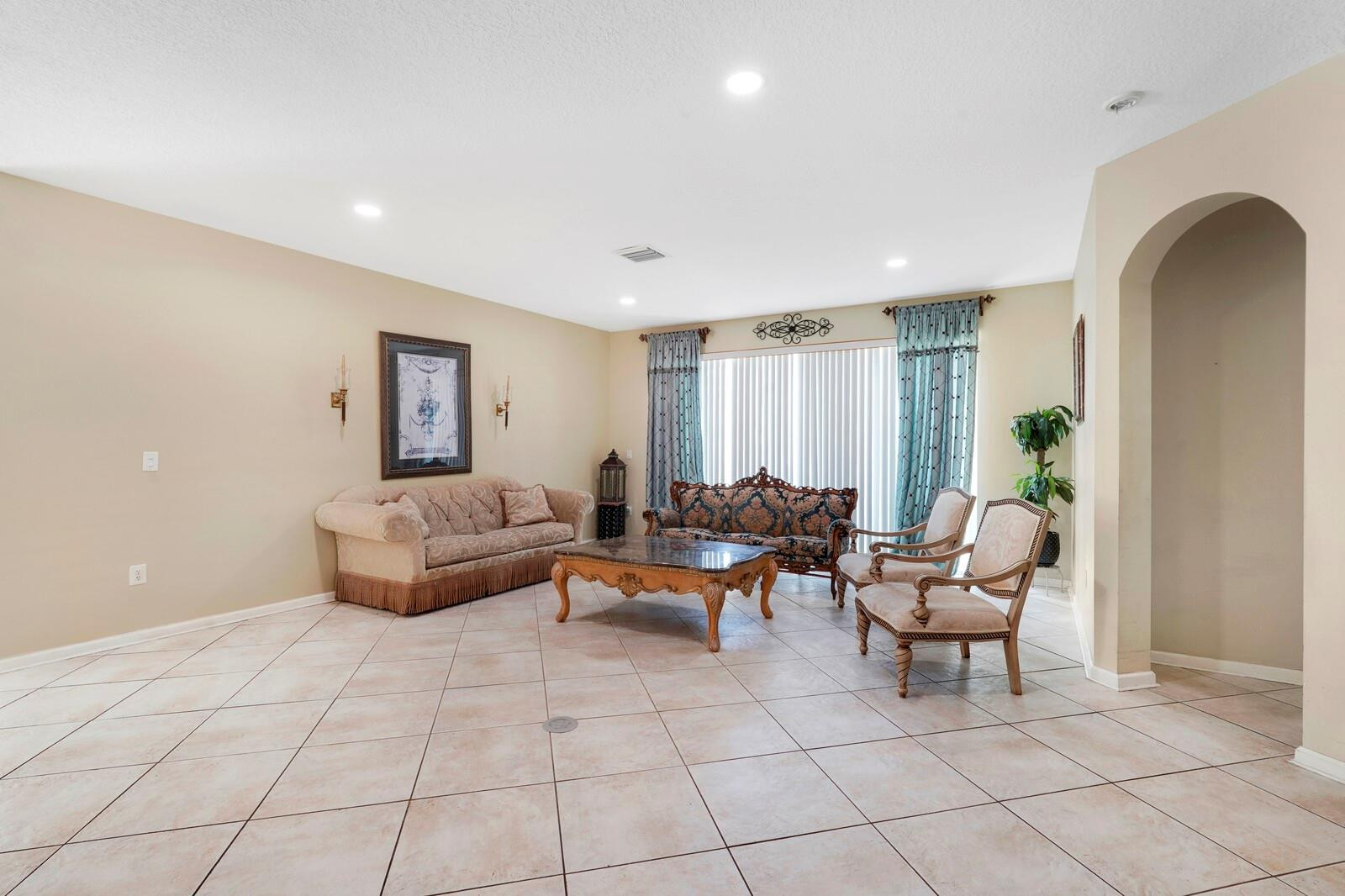 8996 Alexandra Cir