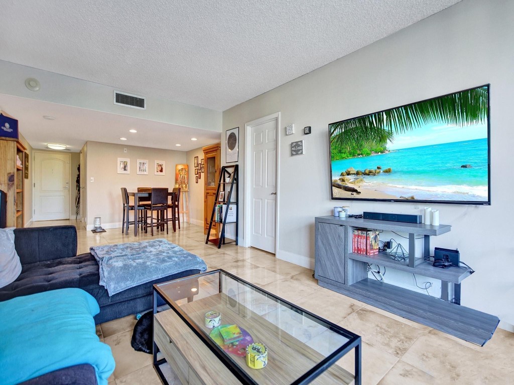 3625 N Country Club Dr 210