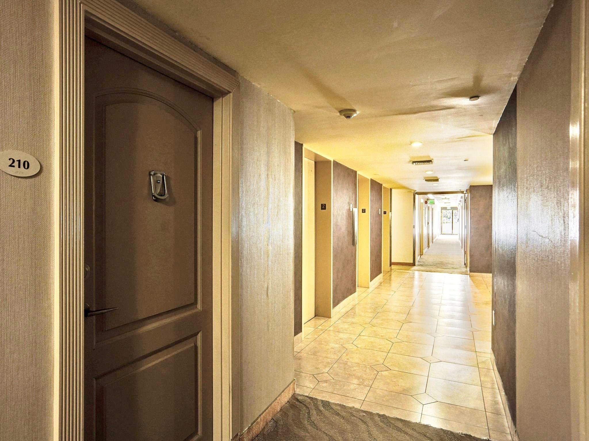 3625 N Country Club Dr 210